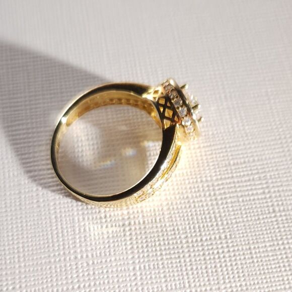 Simulated Diamond CZ & Red CZ Halo Ring SIZE 5-1/4 - Picture 5 of 10